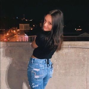 Meet your Posher, Danielle